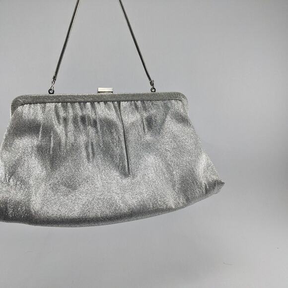 ANDE Vintage 60s Silver Purse with Bowtie Closure - Picture 5 of 9